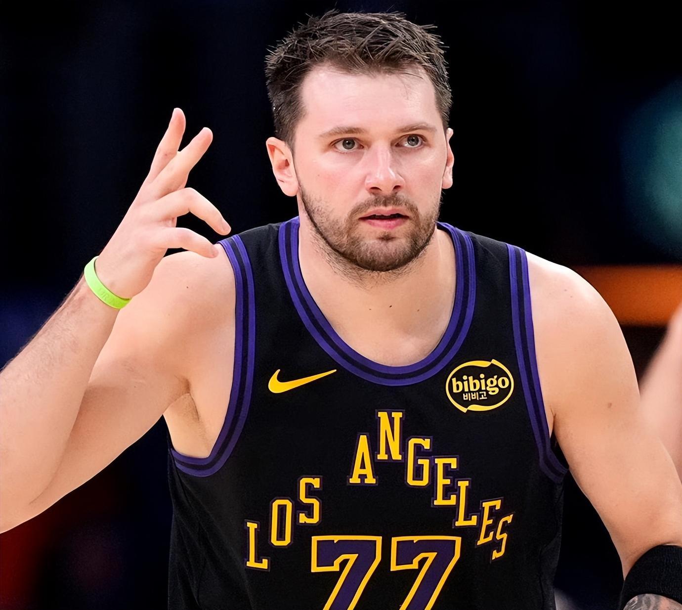 乐玩体育登录入口-42分5板12助0失误！东契奇一战刷爆多项NBA纪录，三分王有悬念了